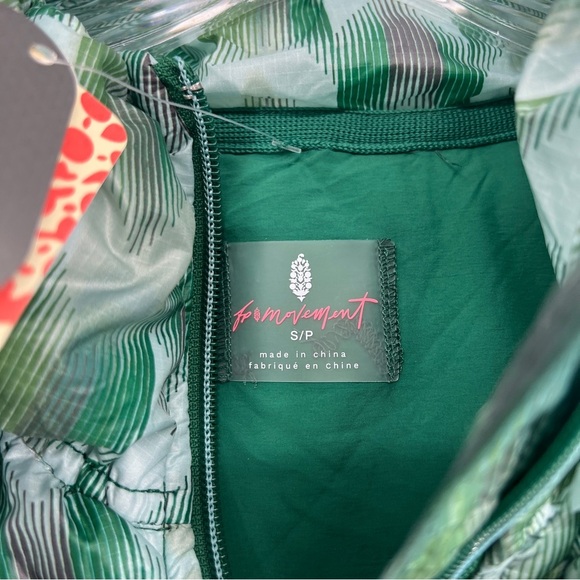 Free People Green Scrunchy Glossy Printed Pippa Packable Puffer Coat Small NWT - Picture 6 of 10